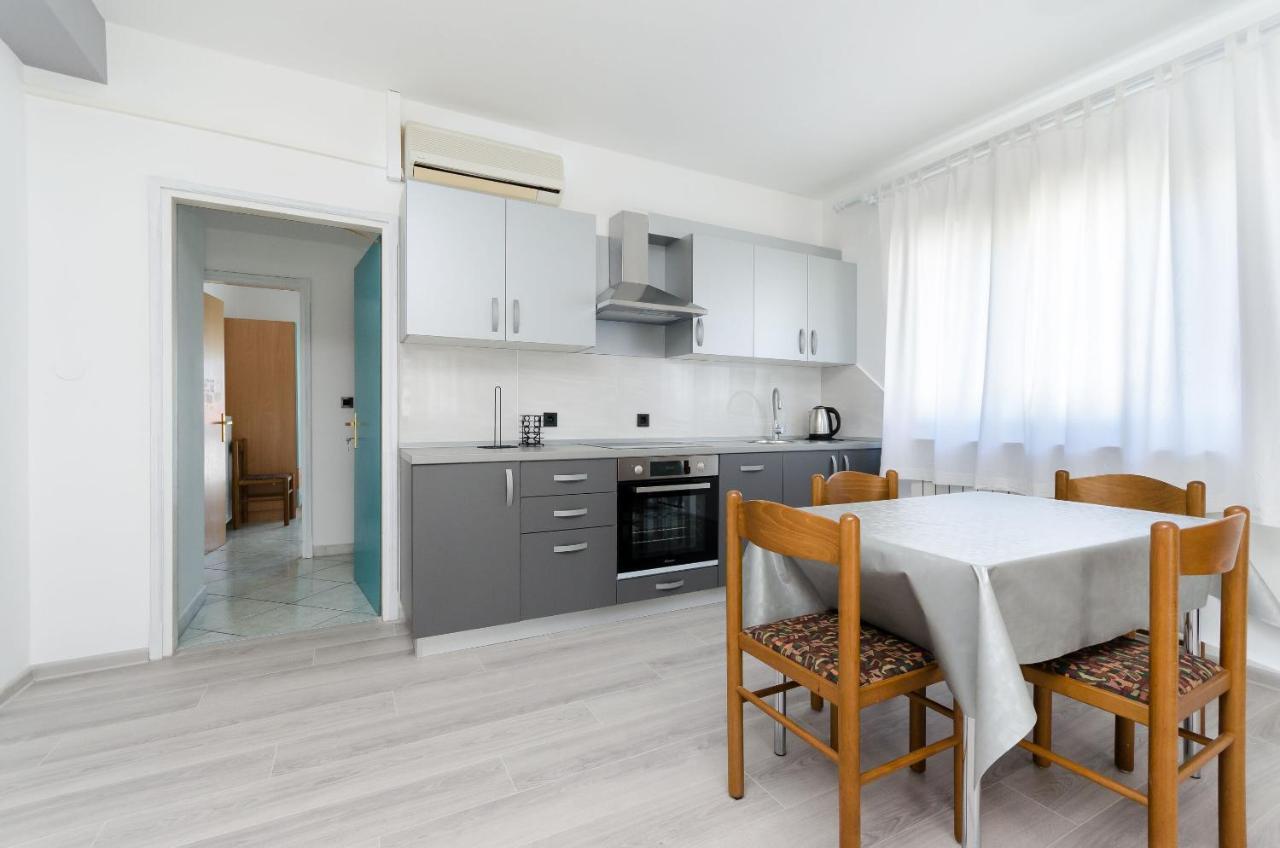 Apartments Slavica R Banjol Exteriér fotografie